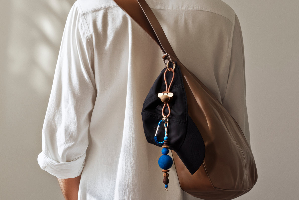 Abe nøglering - guldfarvet/teak/limba